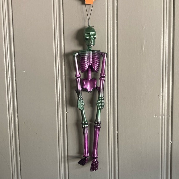 Set of 3- 2-18” Metallic Finish Purple/Green Hanging Skeltons & Skull Decoration - Picture 4 of 17